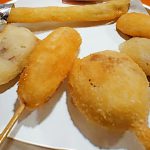 塚本駅前のバス停前にある通常とは違う衣の「串カツ酒場」？！うまい！